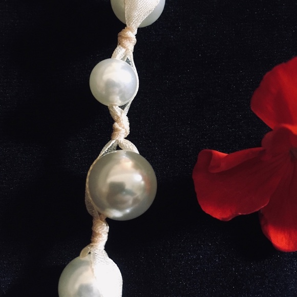 Long Pearl necklace with ribbon! 🎗 - Picture 3 of 3